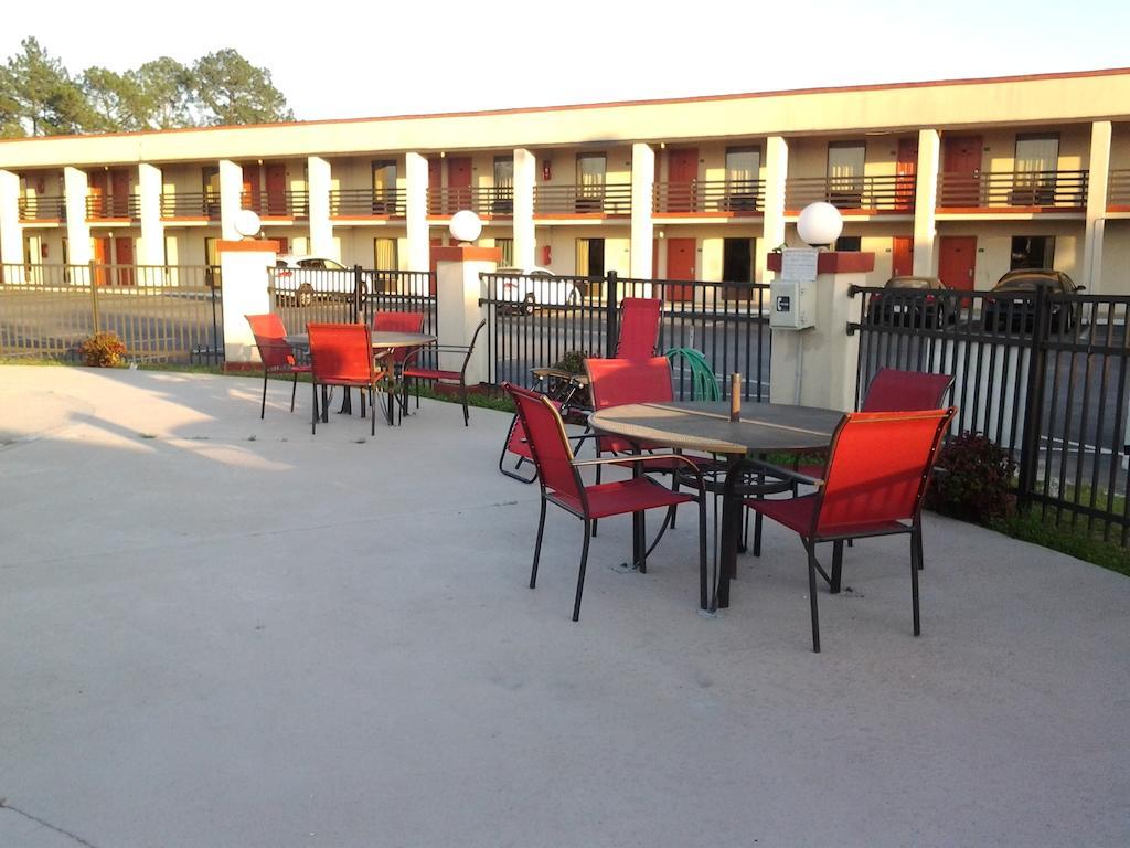 New Valdosta Inn And Suites Buitenkant foto
