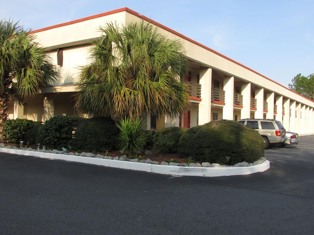 New Valdosta Inn And Suites Buitenkant foto