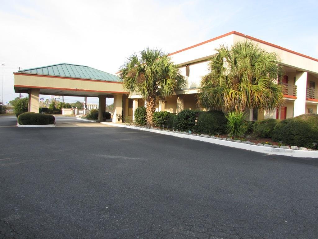 New Valdosta Inn And Suites Buitenkant foto