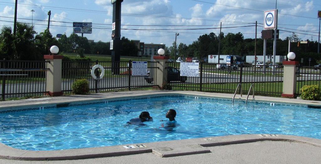 New Valdosta Inn And Suites Buitenkant foto